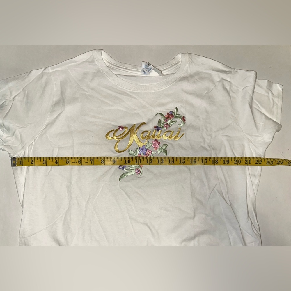 NWT Women’s Size XL‎ Hawaii Kauai Embroidered Flowers White Short Sleeve T-Shirt - Picture 6 of 7